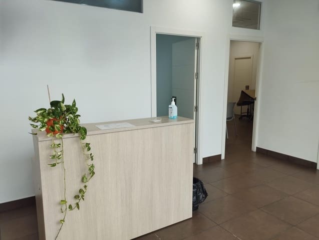 Commercial for sale in Alcalá de Guadaira - € 165,000 (Ref: 9611605)