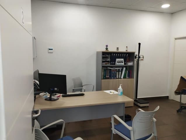 Commercial for sale in Alcalá de Guadaira - € 165,000 (Ref: 9611605)