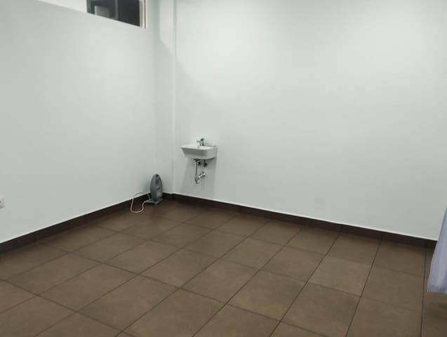 Commercial for sale in Alcalá de Guadaira - € 165,000 (Ref: 9611605)