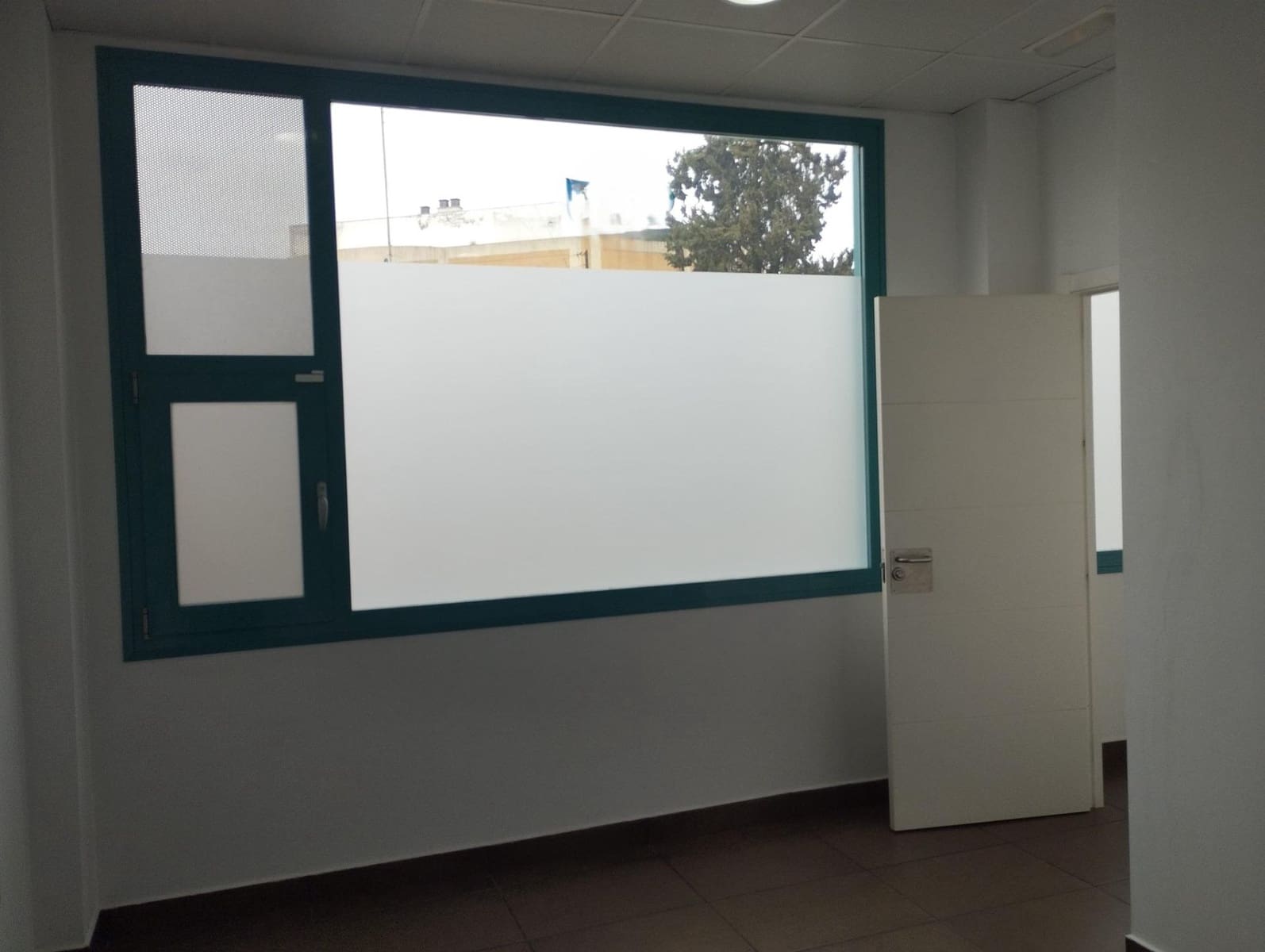 Commercial for sale in Alcala de Guadaira - € 165,000 (Ref: 9611605)