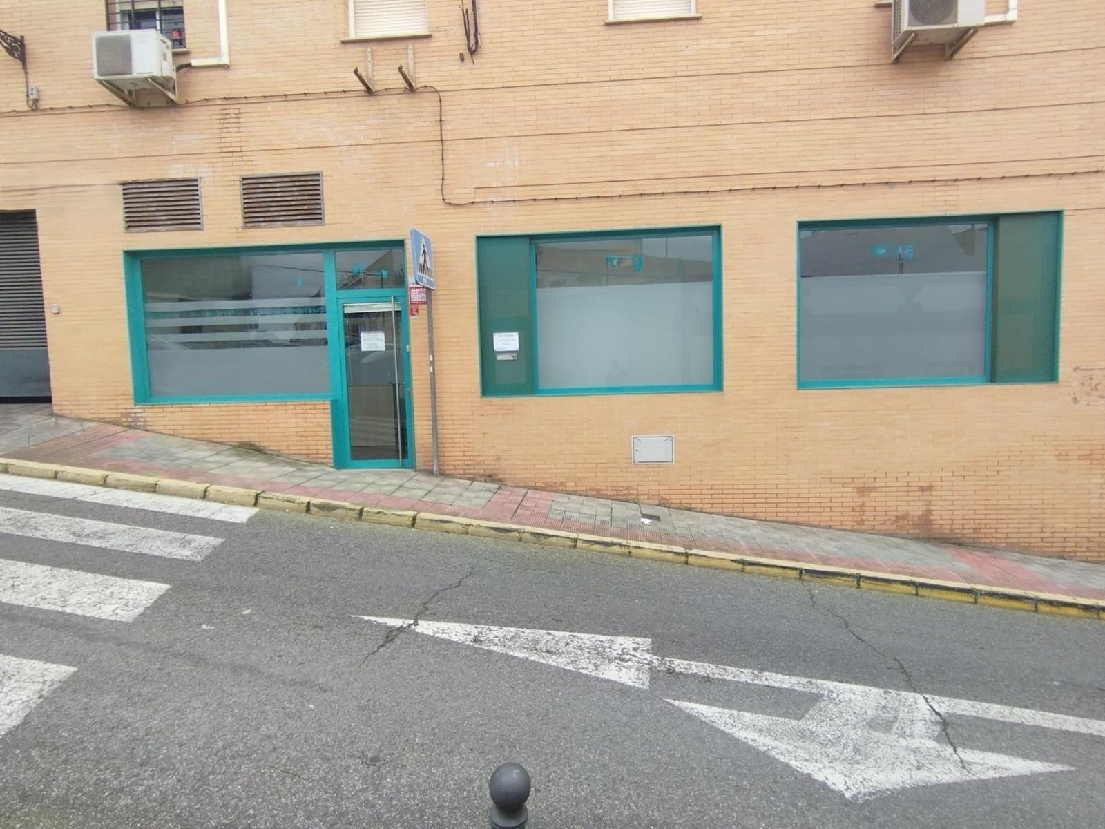 Commercial for sale in Alcala de Guadaira - € 165,000 (Ref: 9611605)