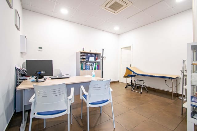 Commerciale in vendita in Alcalá de Guadaira - 165.000 € (Rif: 9611605)