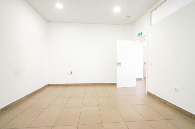 Commerciale in vendita in Alcalá de Guadaira - 165.000 € (Rif: 9611605)