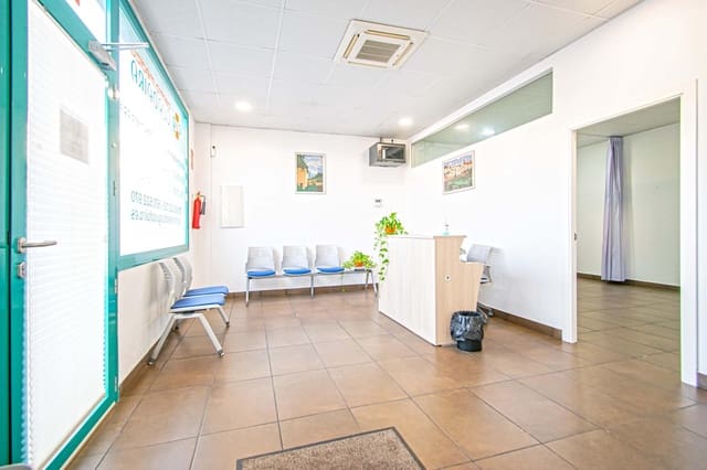 Commerciale in vendita in Alcalá de Guadaira - 165.000 € (Rif: 9611605)