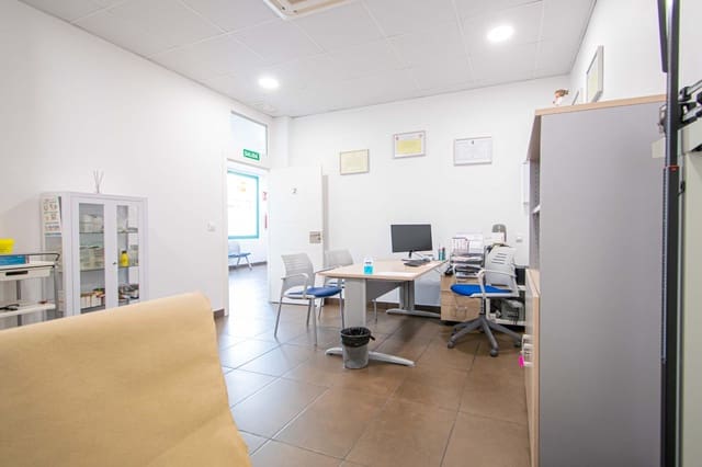 Commerciale in vendita in Alcalá de Guadaira - 165.000 € (Rif: 9611605)