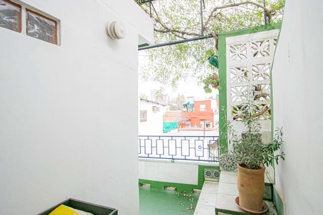 5 bedroom Apartment for sale in San Jerónimo, Seville city - € 250,000 (Ref: 9611611)