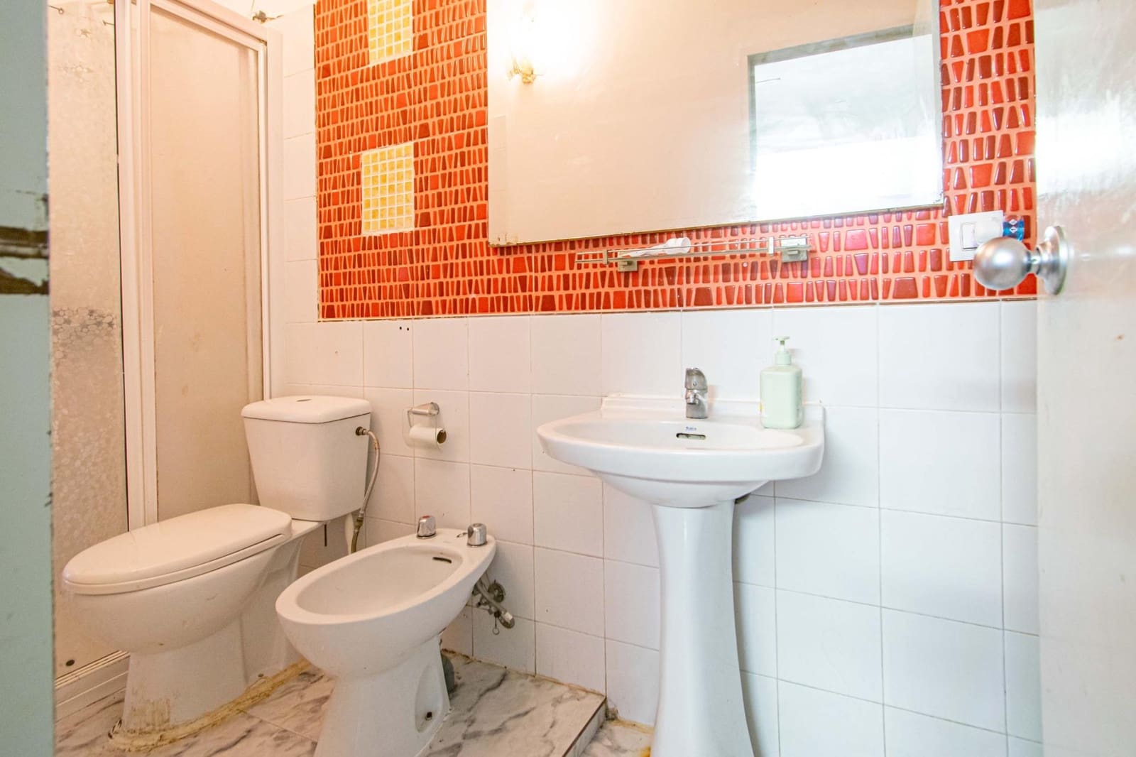 5 bedroom Apartment for sale in Seville city - € 250,000 (Ref: 9611611)