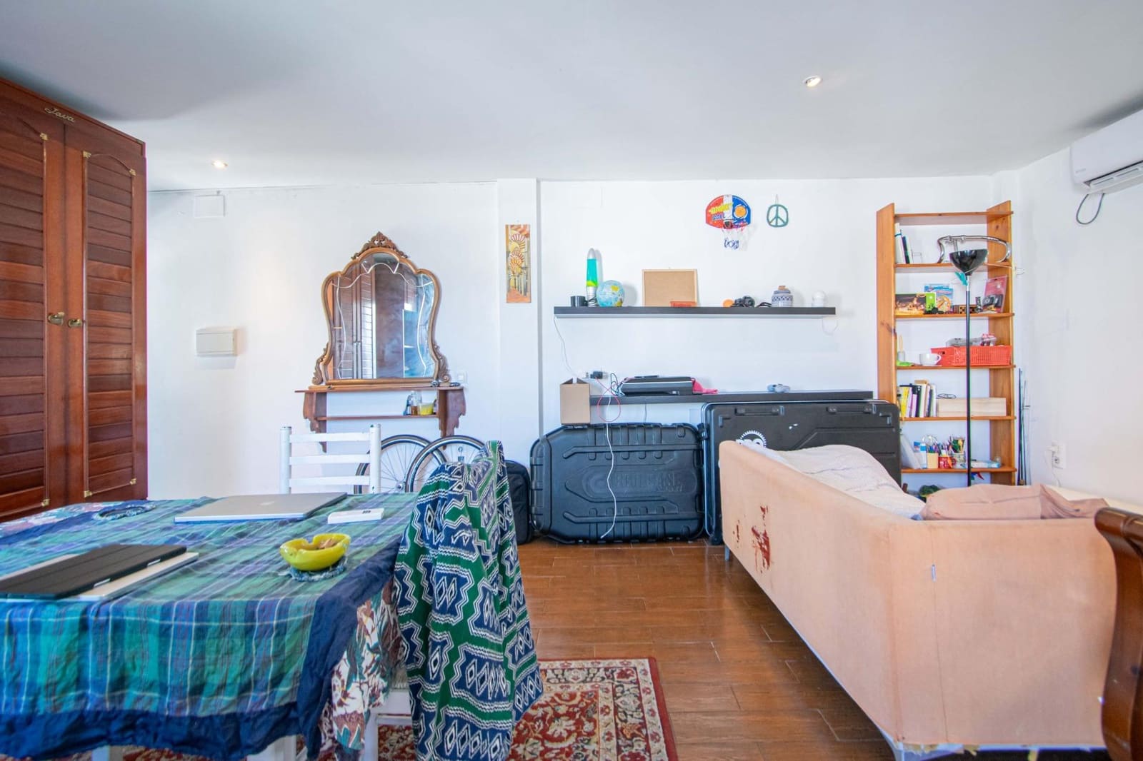 5 bedroom Apartment for sale in Seville city - € 250,000 (Ref: 9611611)