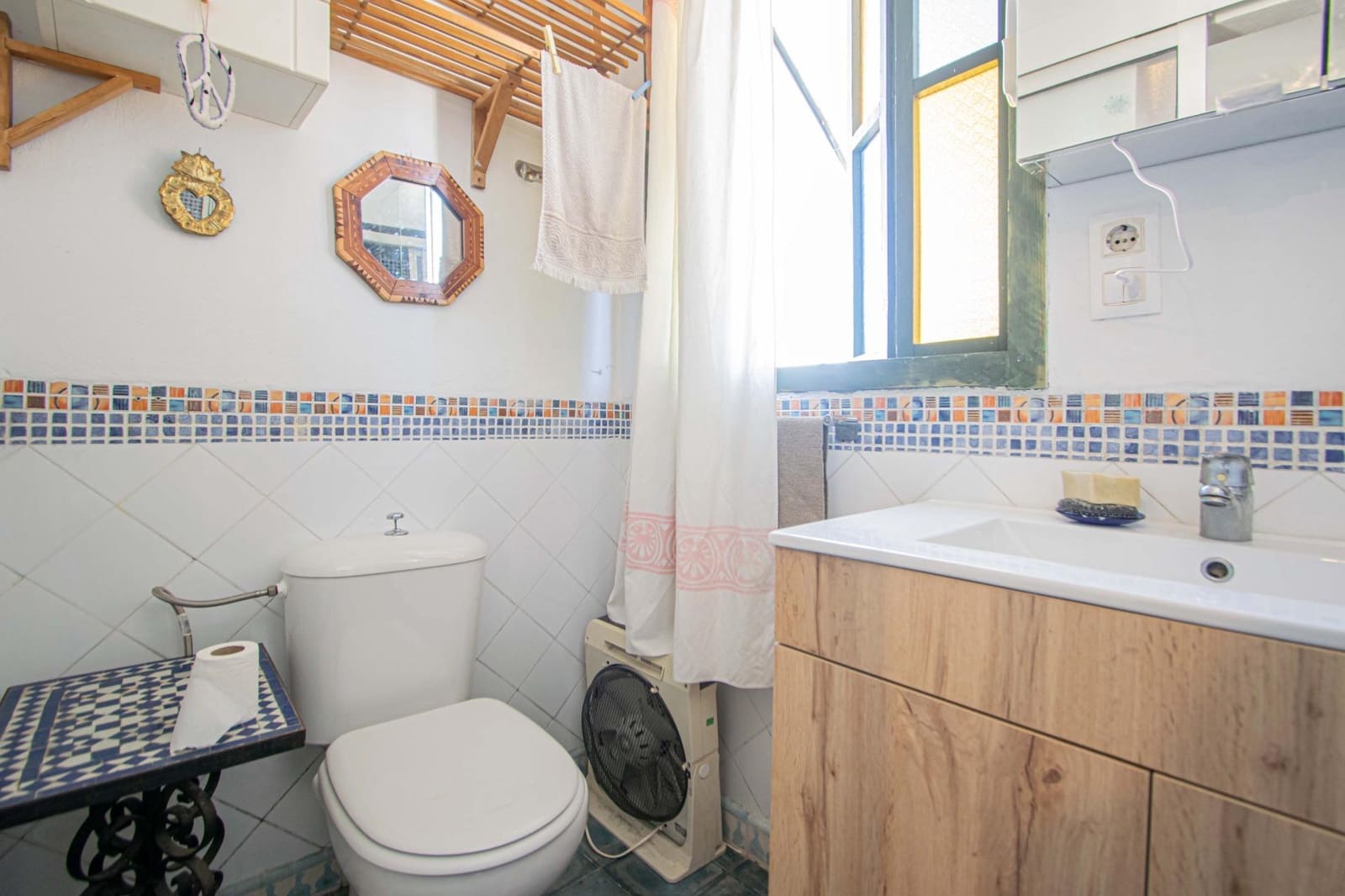 5 bedroom Apartment for sale in Seville city - € 250,000 (Ref: 9611611)