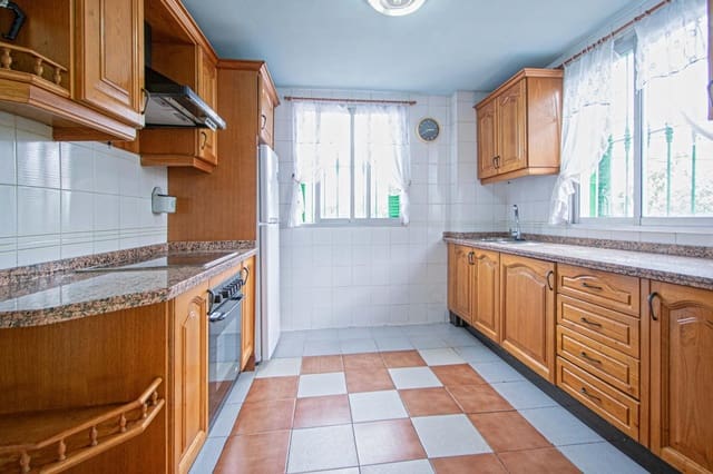 3 soveværelse Rækkehus til salg i Mairena del Aljarafe med swimmingpool garage - € 360.000 (Ref: 9615562)