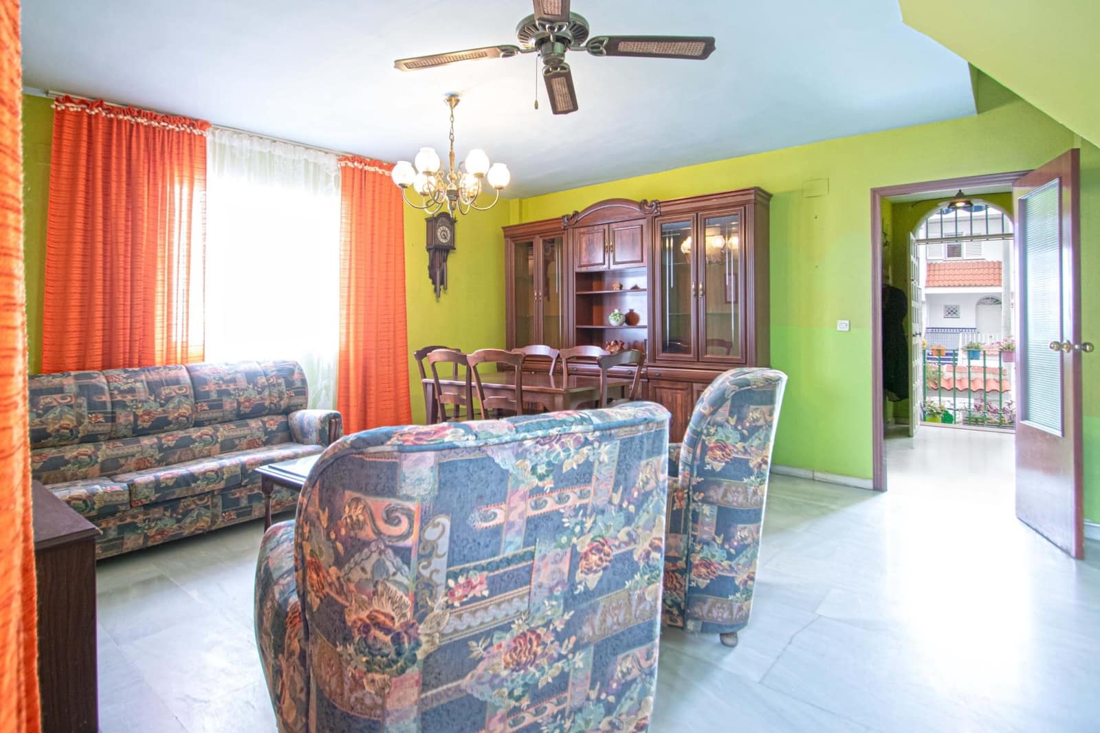 3 soveværelse Rækkehus til salg i Mairena del Aljarafe med swimmingpool garage - € 360.000 (Ref: 9615562)