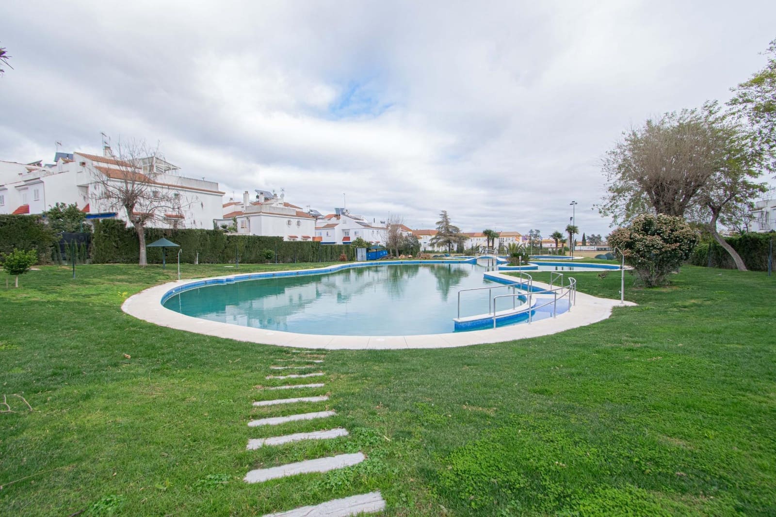 3 soveværelse Rækkehus til salg i Mairena del Aljarafe med swimmingpool garage - € 360.000 (Ref: 9615562)