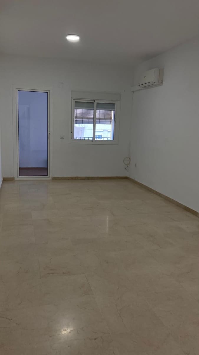 2 soveværelse Lejlighed til leje i Sevilla by med swimmingpool - € 980 (Ref: 9615565)