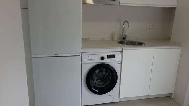 2 soveværelse Lejlighed til leje i Sevilla by med swimmingpool - € 980 (Ref: 9615565)