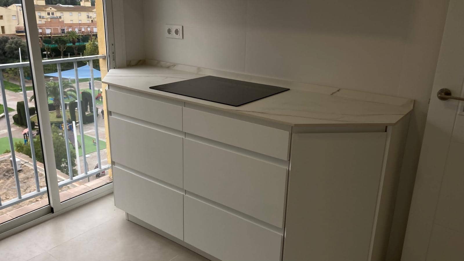 2 soveværelse Lejlighed til leje i Sevilla by med swimmingpool - € 980 (Ref: 9615565)