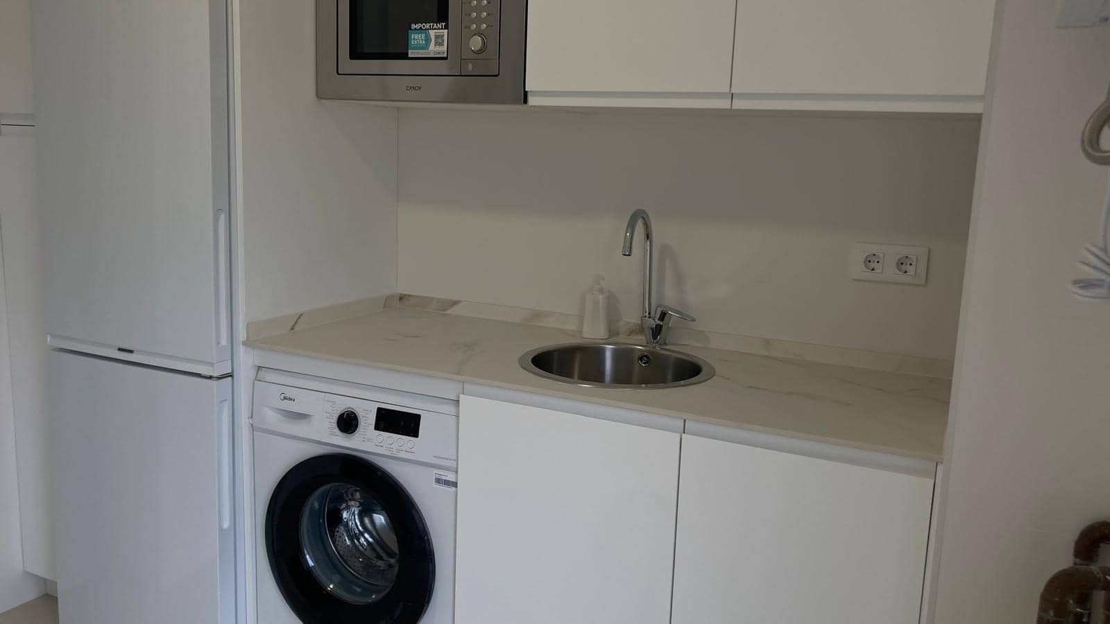 2 soveværelse Lejlighed til leje i Sevilla by med swimmingpool - € 980 (Ref: 9615565)