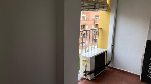 2 soveværelse Lejlighed til leje i Sevilla by med swimmingpool - € 980 (Ref: 9615565)