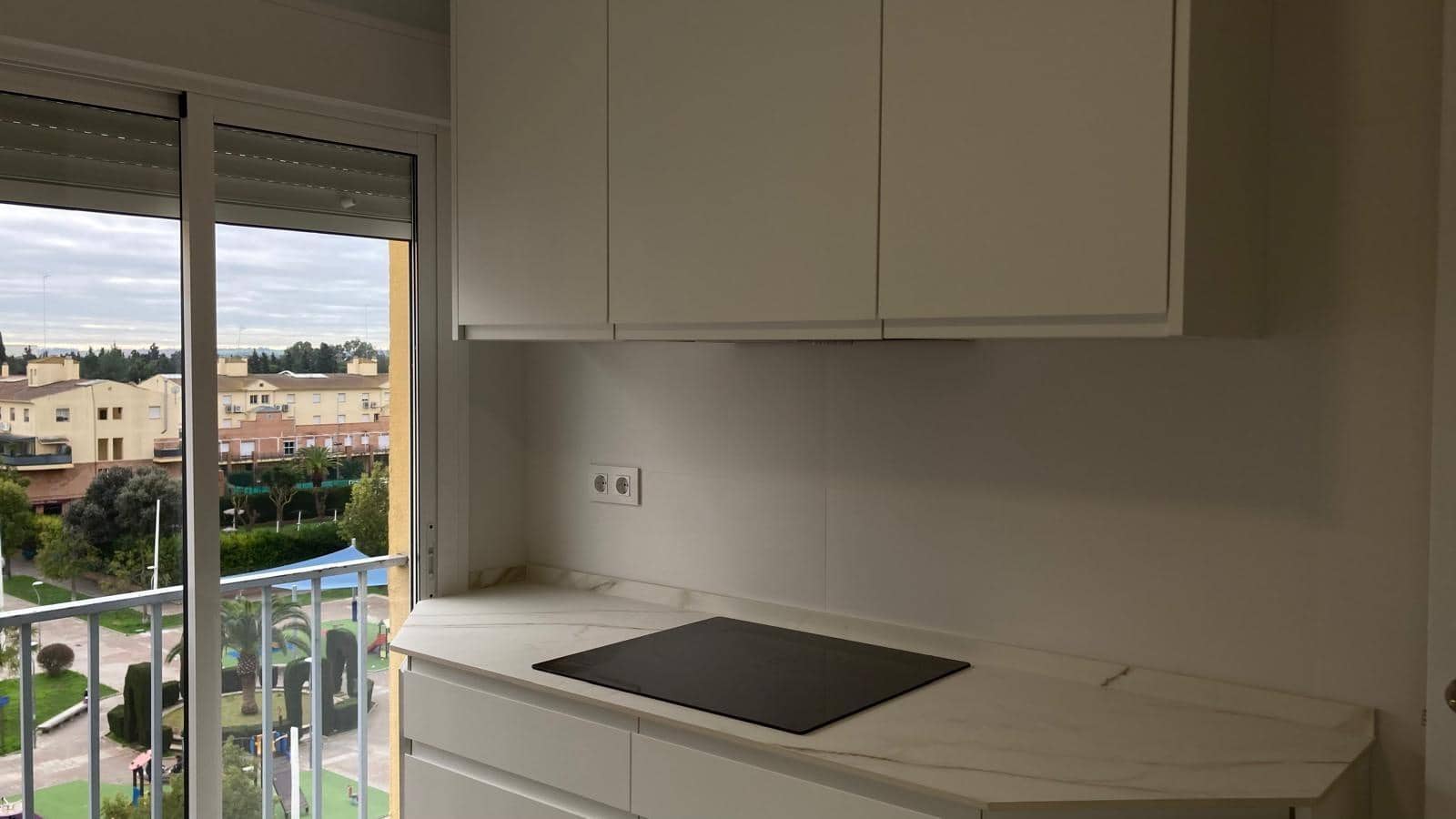 2 soveværelse Lejlighed til leje i Sevilla by med swimmingpool - € 980 (Ref: 9615565)