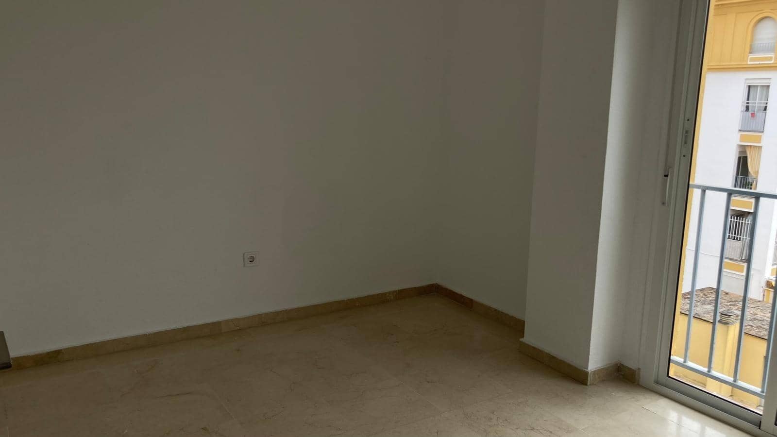 2 soveværelse Lejlighed til leje i Sevilla by med swimmingpool - € 980 (Ref: 9615565)