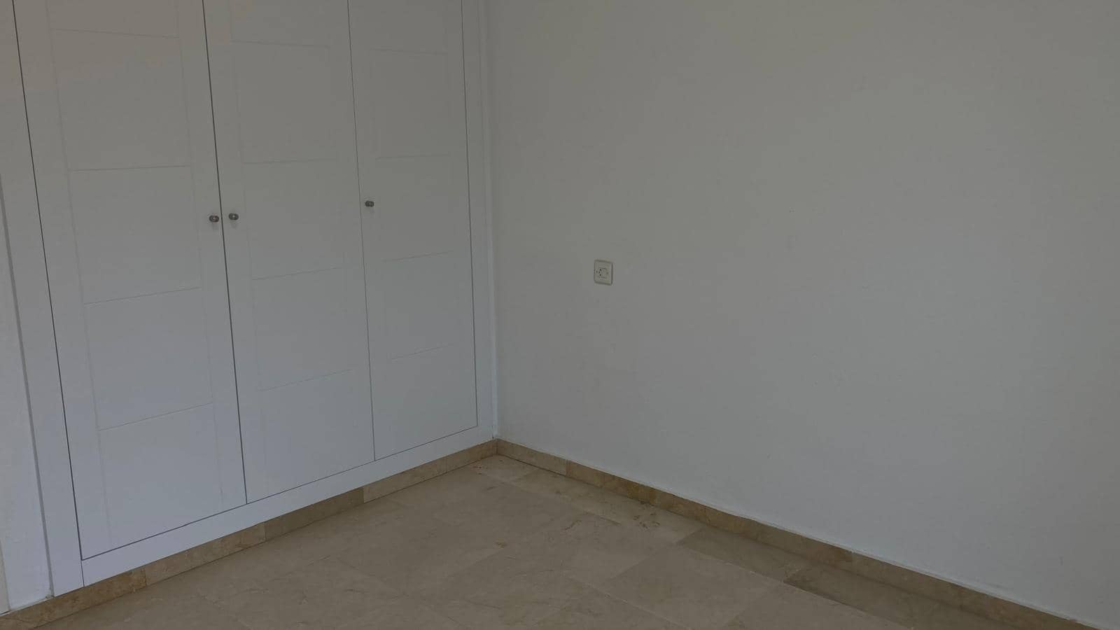 2 soveværelse Lejlighed til leje i Sevilla by med swimmingpool - € 980 (Ref: 9615565)