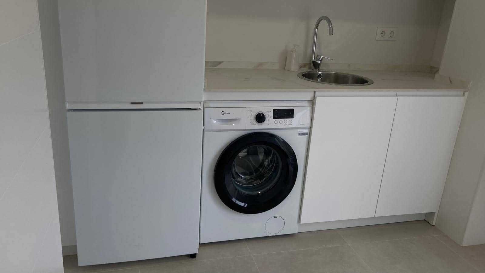 2 soveværelse Lejlighed til leje i Sevilla by med swimmingpool - € 980 (Ref: 9615565)