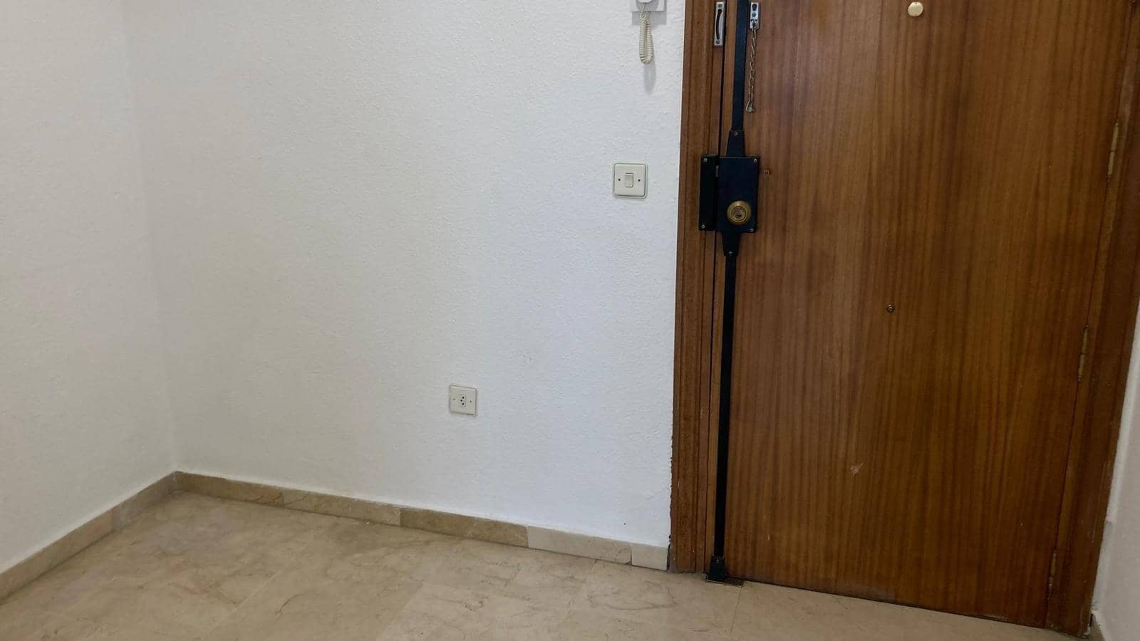 2 soveværelse Lejlighed til leje i Sevilla by med swimmingpool - € 980 (Ref: 9615565)