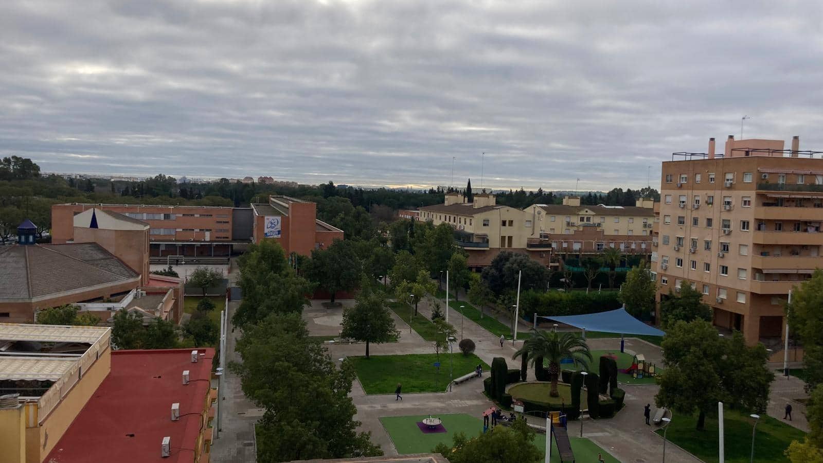 2 soveværelse Lejlighed til leje i Sevilla by med swimmingpool - € 980 (Ref: 9615565)