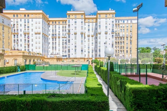2 soveværelse Lejlighed til leje i Sevilla by med swimmingpool - € 980 (Ref: 9615565)