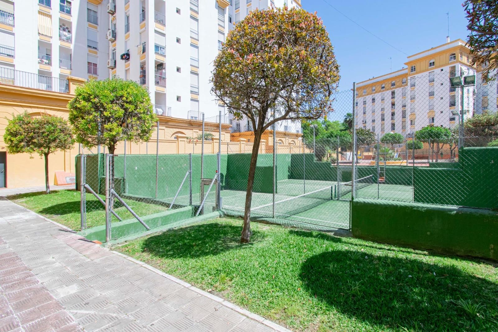 2 soveværelse Lejlighed til leje i Sevilla by med swimmingpool - € 980 (Ref: 9615565)