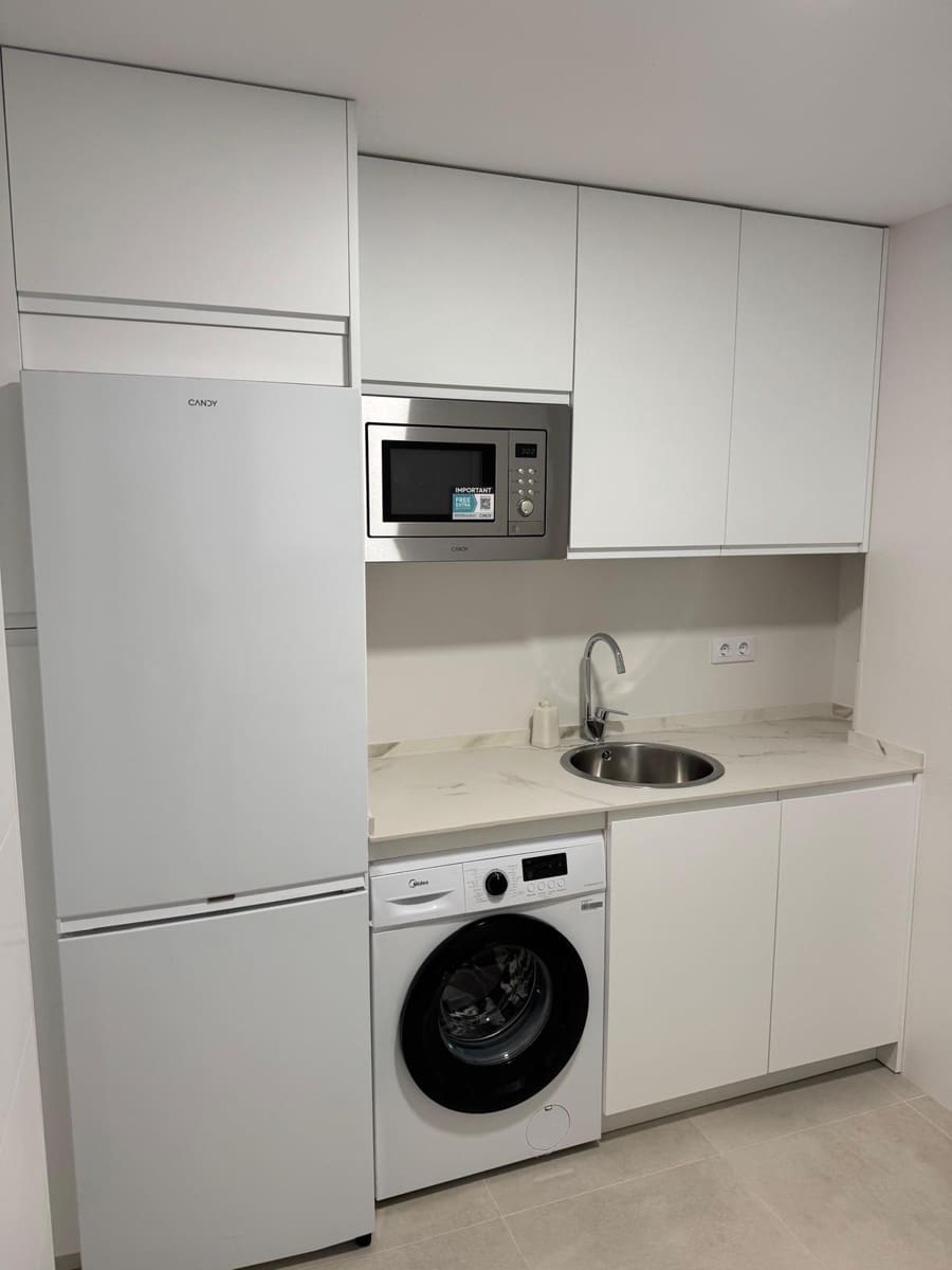 2 bedroom Flat for rent in Seville city with pool - € 980 (Ref: 9615565)