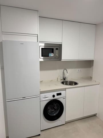 2 soverom Leilighet til leie i Sevilla by med svømmebasseng - € 980 (Ref: 9615565)