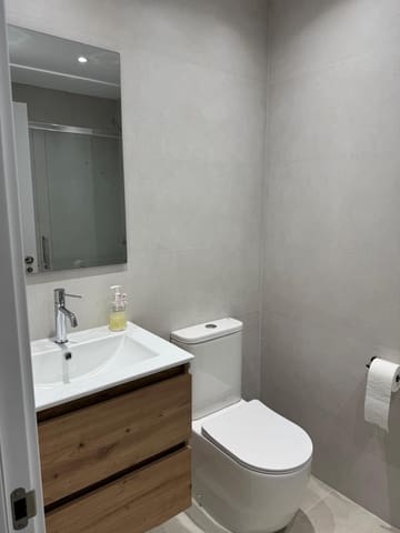 2 soverom Leilighet til leie i Sevilla by med svømmebasseng - € 980 (Ref: 9615565)