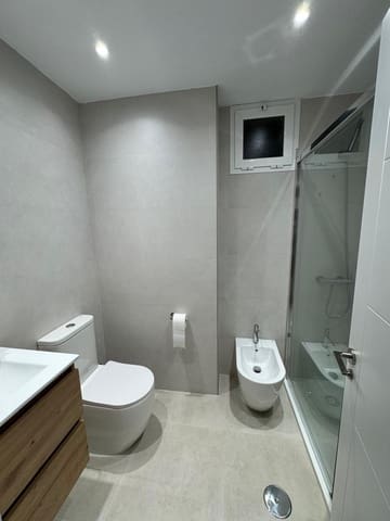 2 soverom Leilighet til leie i Sevilla by med svømmebasseng - € 980 (Ref: 9615565)