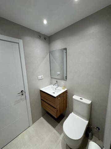 2 soverom Leilighet til leie i Sevilla by med svømmebasseng - € 980 (Ref: 9615565)