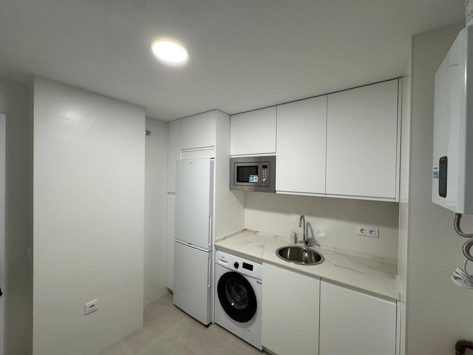 2 bedroom Flat for rent in Seville city with pool - € 980 (Ref: 9615565)