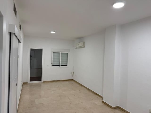 2 soverom Leilighet til leie i Sevilla by med svømmebasseng - € 980 (Ref: 9615565)