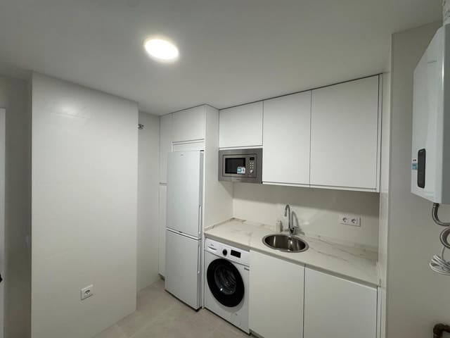 2 soverom Leilighet til leie i Sevilla by med svømmebasseng - € 980 (Ref: 9615565)