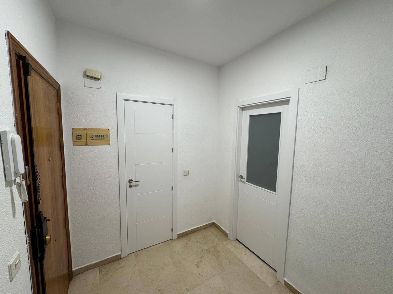 2 bedroom Flat for rent in Seville city with pool - € 980 (Ref: 9615565)