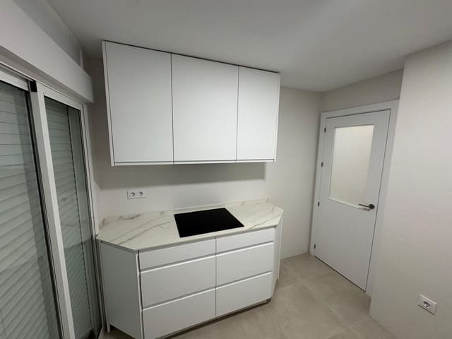 2 soverom Leilighet til leie i Sevilla by med svømmebasseng - € 980 (Ref: 9615565)