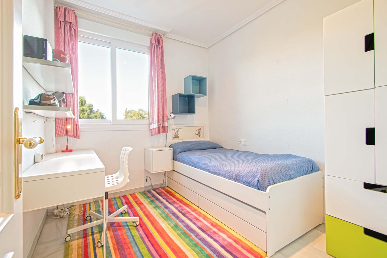 4 bedroom Flat for sale in Seville city with garage - € 350,000 (Ref: 9625763)