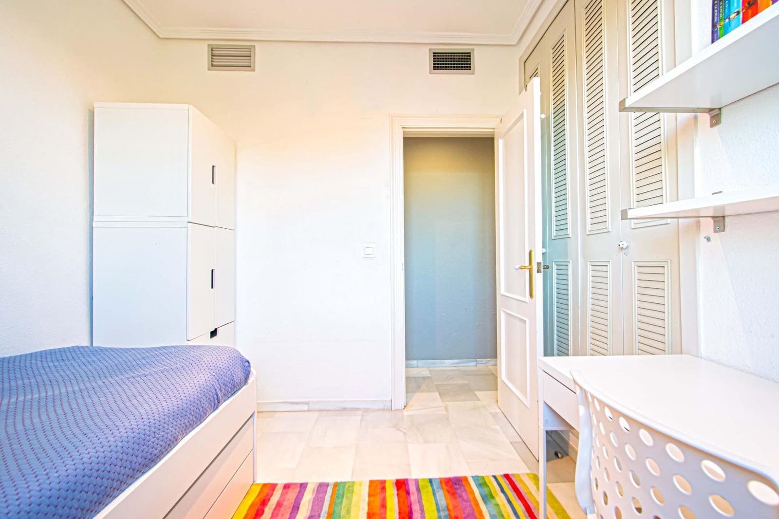 4 bedroom Flat for sale in Seville city with garage - € 350,000 (Ref: 9625763)