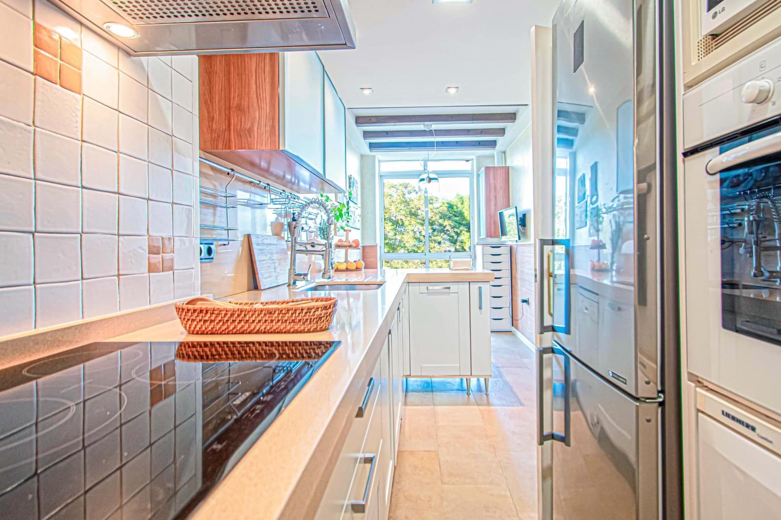 4 bedroom Flat for sale in Seville city with garage - € 350,000 (Ref: 9625763)