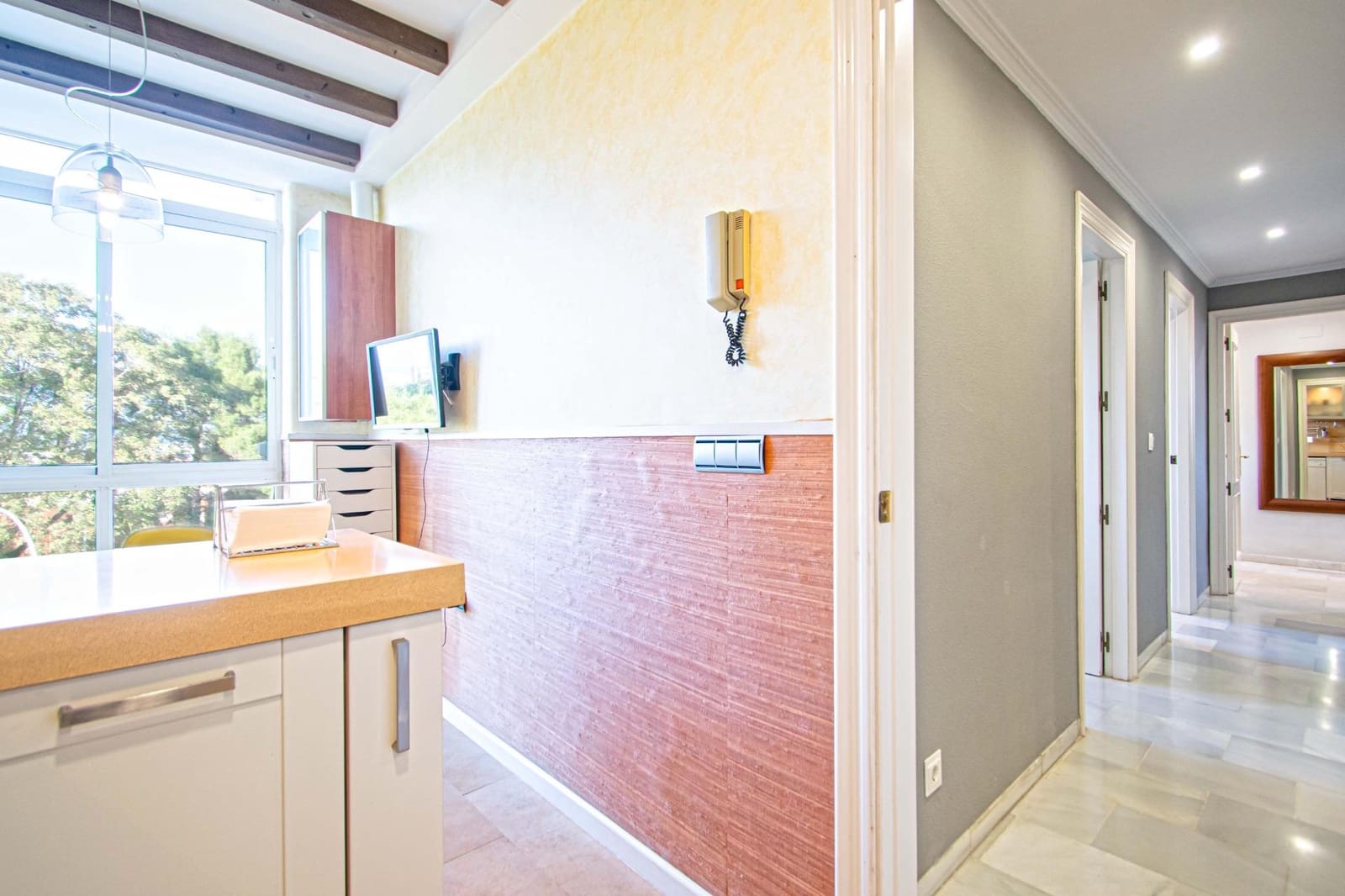 4 bedroom Flat for sale in Seville city with garage - € 350,000 (Ref: 9625763)