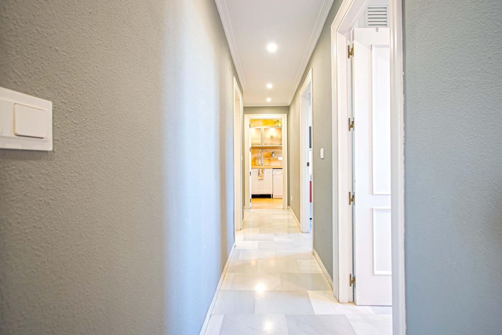 4 bedroom Flat for sale in Seville city with garage - € 350,000 (Ref: 9625763)