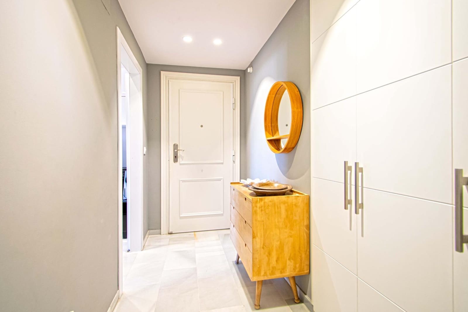 4 bedroom Flat for sale in Seville city with garage - € 350,000 (Ref: 9625763)