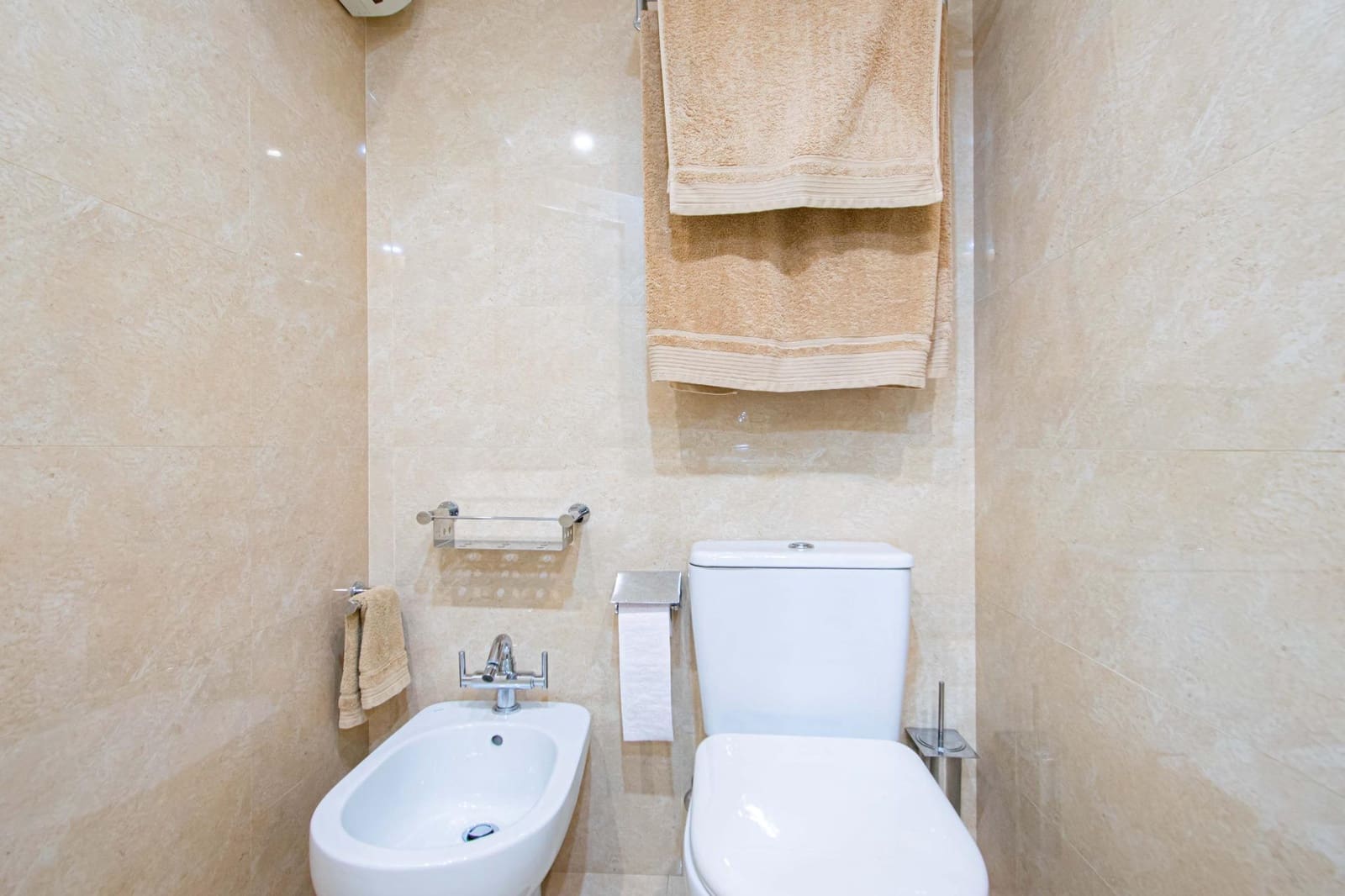 4 bedroom Flat for sale in Seville city with garage - € 350,000 (Ref: 9625763)