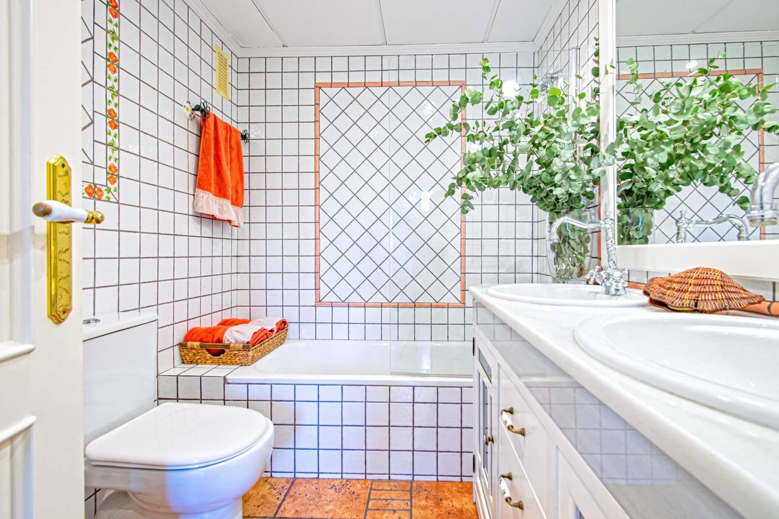 4 bedroom Flat for sale in Seville city with garage - € 350,000 (Ref: 9625763)