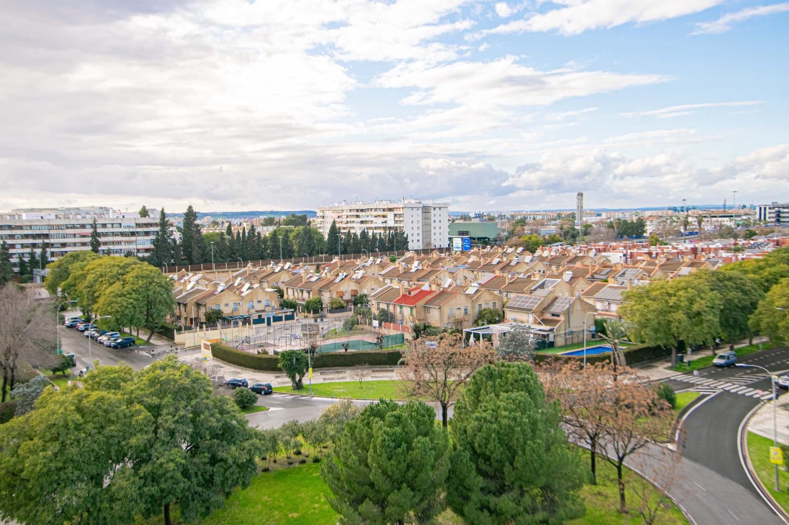 4 bedroom Flat for sale in Seville city with garage - € 350,000 (Ref: 9625763)
