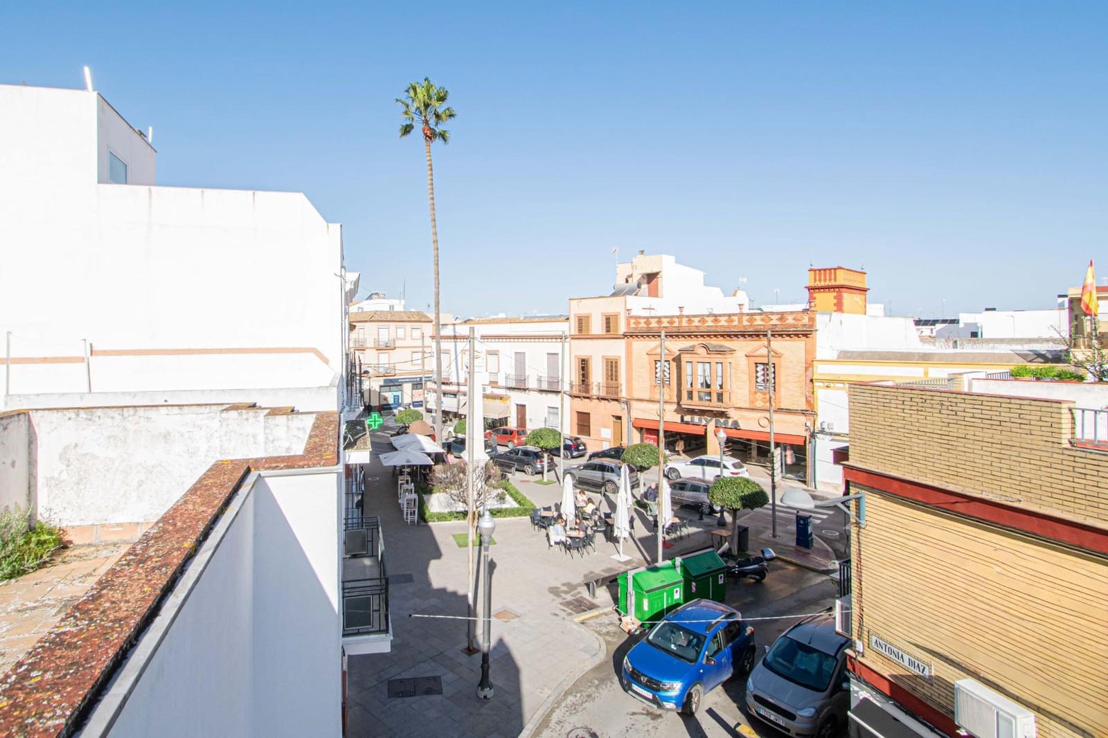 Kaupallinen myytävänä paikassa Dos Hermanas - 700 000 € (Ref: 9625765)