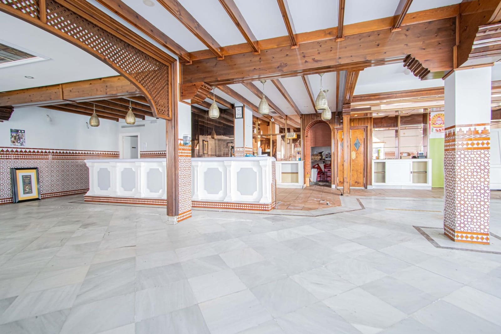 Kaupallinen myytävänä paikassa Dos Hermanas - 700 000 € (Ref: 9625765)